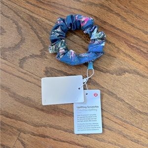 this is an uplifting scrunchie from Lulu.